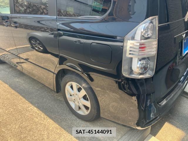 Toyota VOXY 2007-10 7394787-11