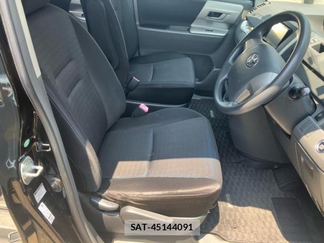 Toyota VOXY 2007-10 7394787-15