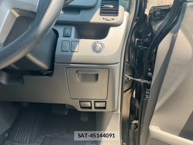 Toyota VOXY 2007-10 7394787-16