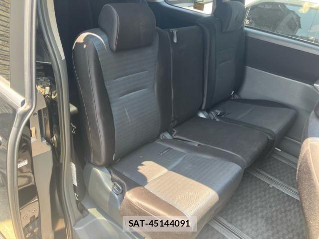 Toyota VOXY 2007-10 7394787-19