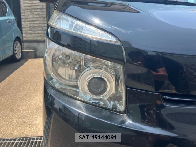 Toyota VOXY 2007-10 7394787-3