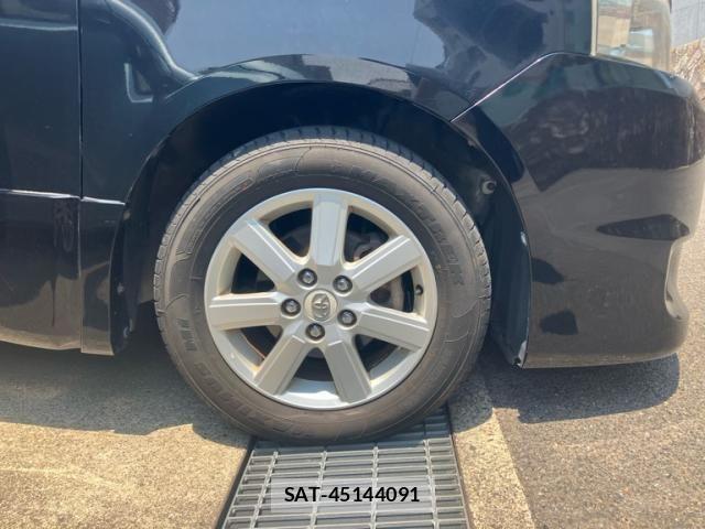 Toyota VOXY 2007-10 7394787-5