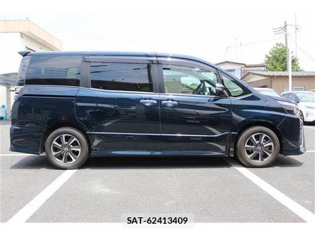 Toyota VOXY 2018-08 7394772-9