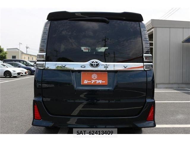 Toyota VOXY 2018-08 7394772-10