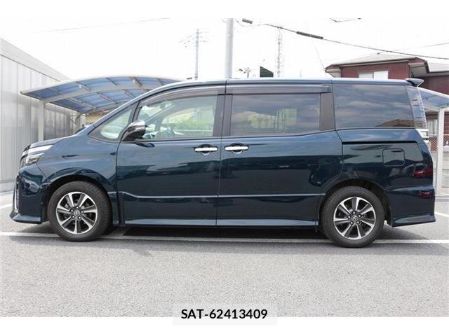 Toyota VOXY 2018-08 7394772-11