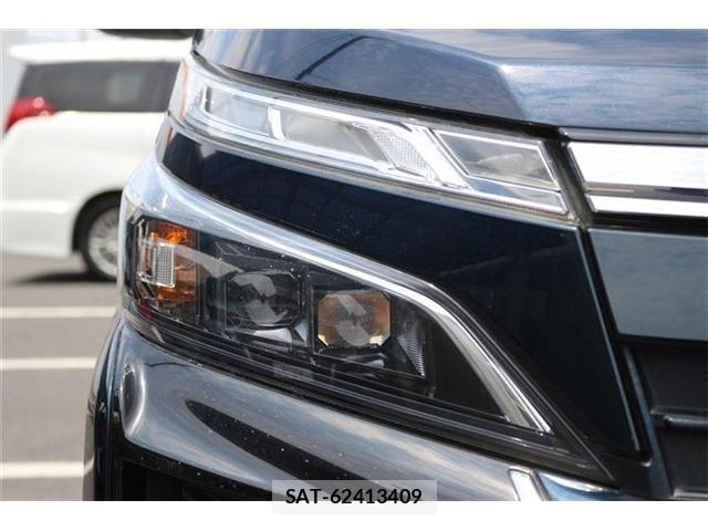 Toyota VOXY 2018-08 7394772-12