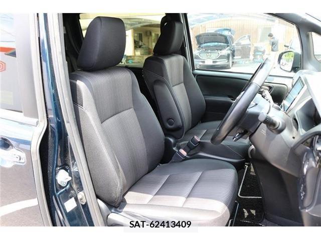 Toyota VOXY 2018-08 7394772-15
