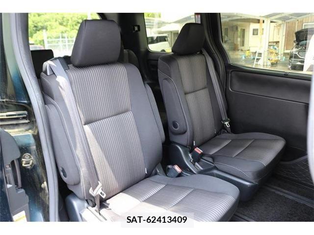 Toyota VOXY 2018-08 7394772-16