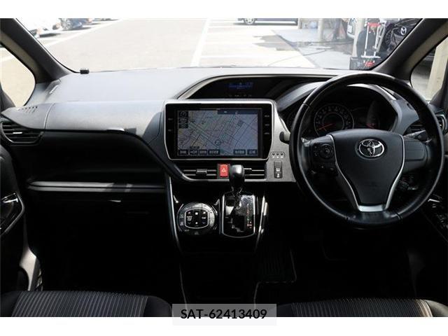 Toyota VOXY 2018-08 7394772-18