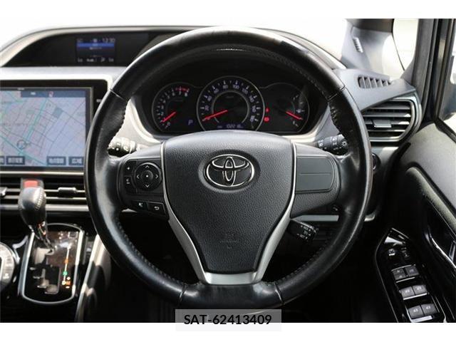 Toyota VOXY 2018-08 7394772-19