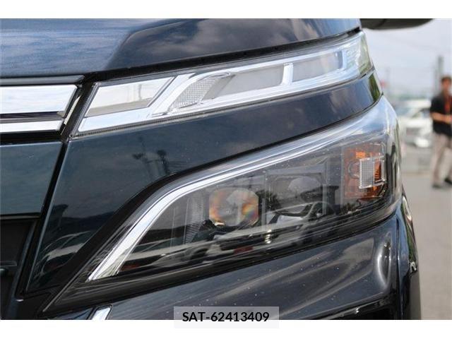 Toyota VOXY 2018-08 7394772-26