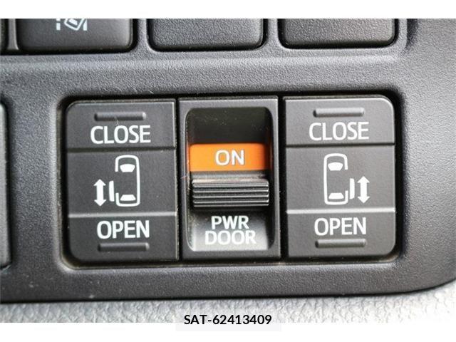 Toyota VOXY 2018-08 7394772-3