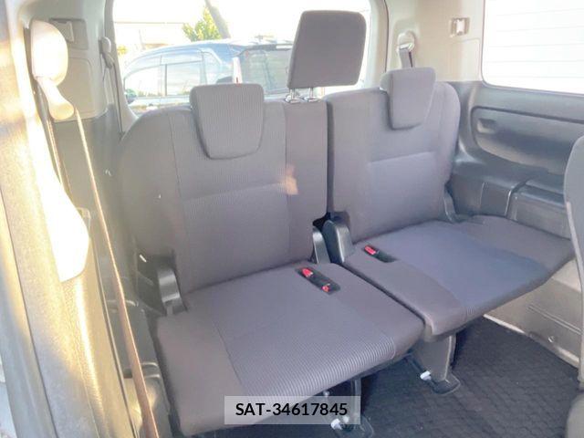 Toyota VOXY 2015-09 7394774-10