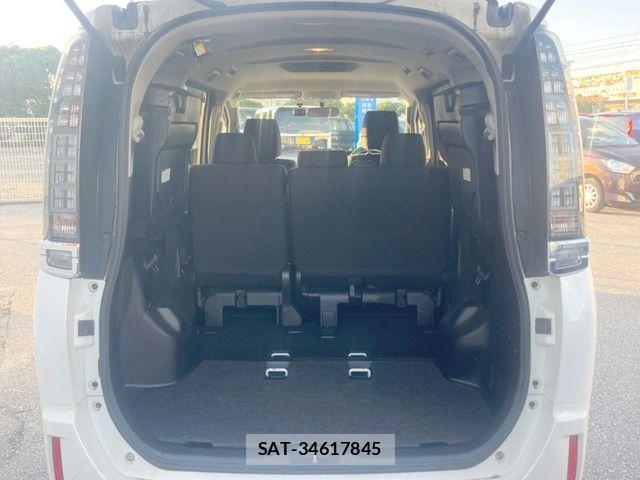 Toyota VOXY 2015-09 7394774-11