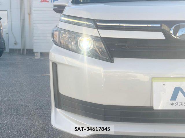 Toyota VOXY 2015-09 7394774-13