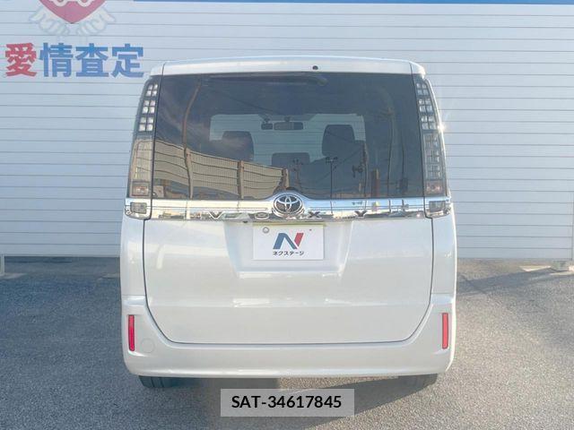 Toyota VOXY 2015-09 7394774-16