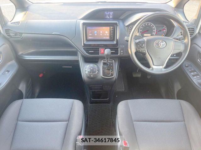 Toyota VOXY 2015-09 7394774-1