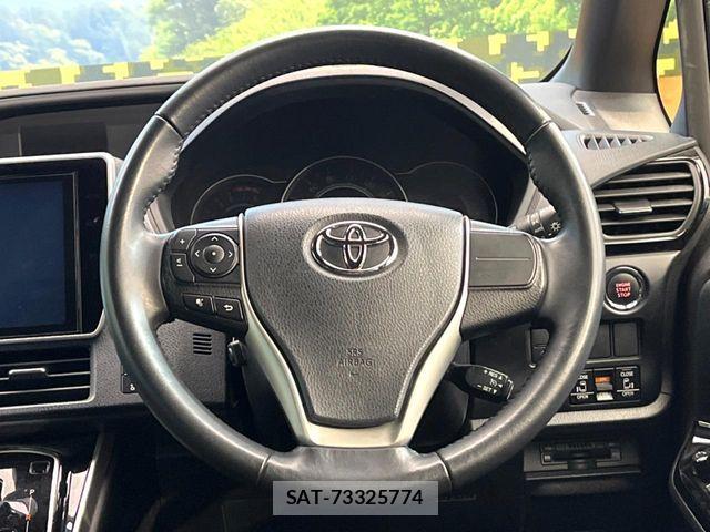 Toyota VOXY 2020-03 7394742-11