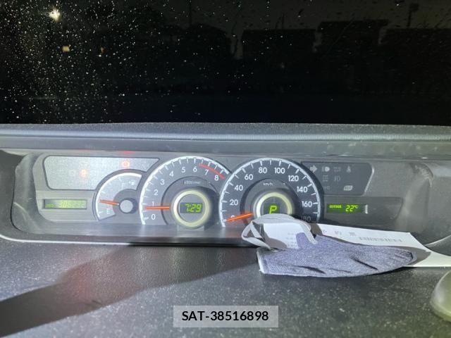 Toyota VOXY 2013-02 7391308-9