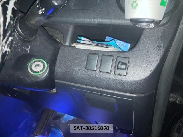 Toyota VOXY 2013-02 7391308-12
