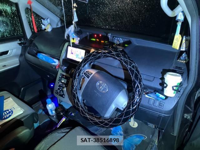 Toyota VOXY 2013-02 7391308-14