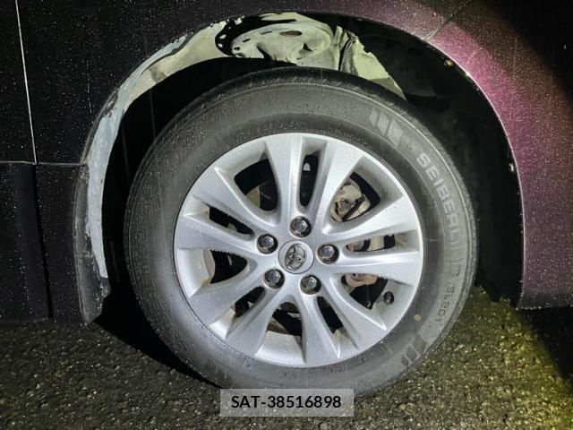 Toyota VOXY 2013-02 7391308-2