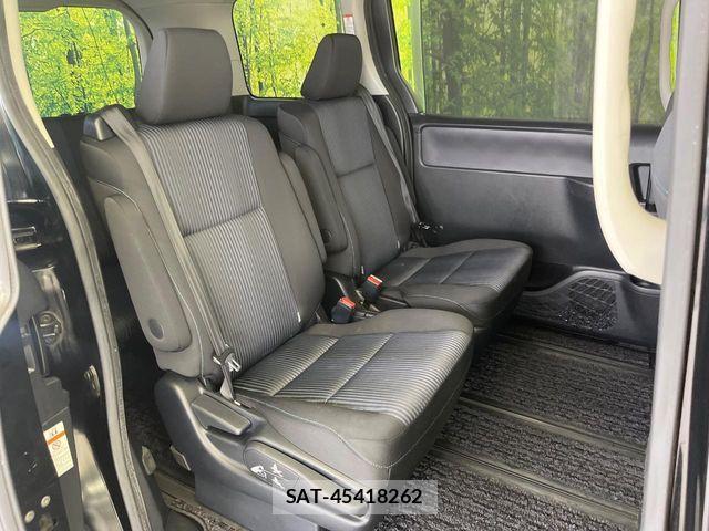Toyota VOXY 2014-04 7394775-9