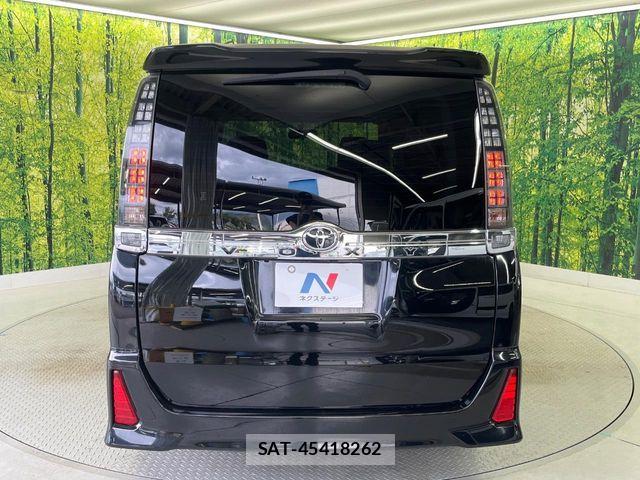 Toyota VOXY 2014-04 7394775-16