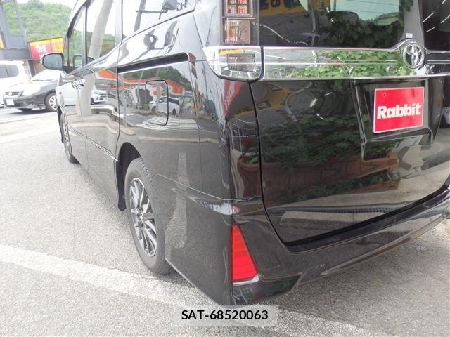 Toyota VOXY 2015-06 7458744-13