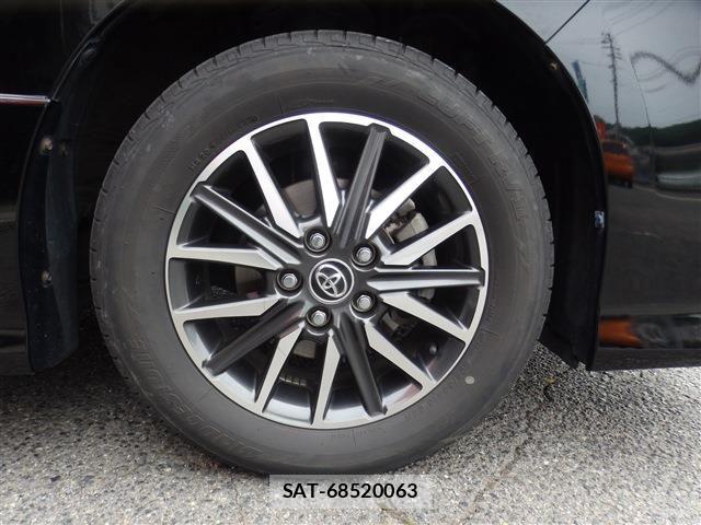 Toyota VOXY 2015-06 7458744-16