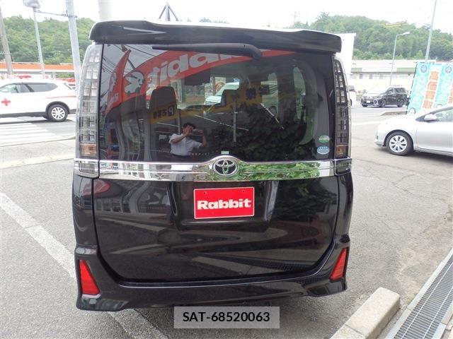 Toyota VOXY 2015-06 7458744-6
