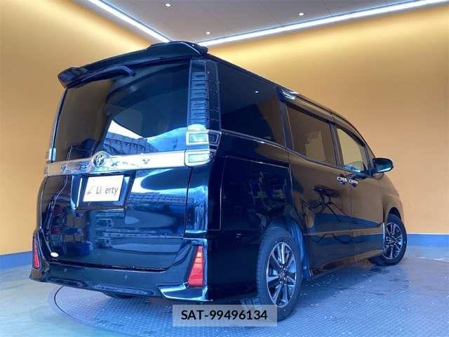 Toyota VOXY 2020-11 7458707-10