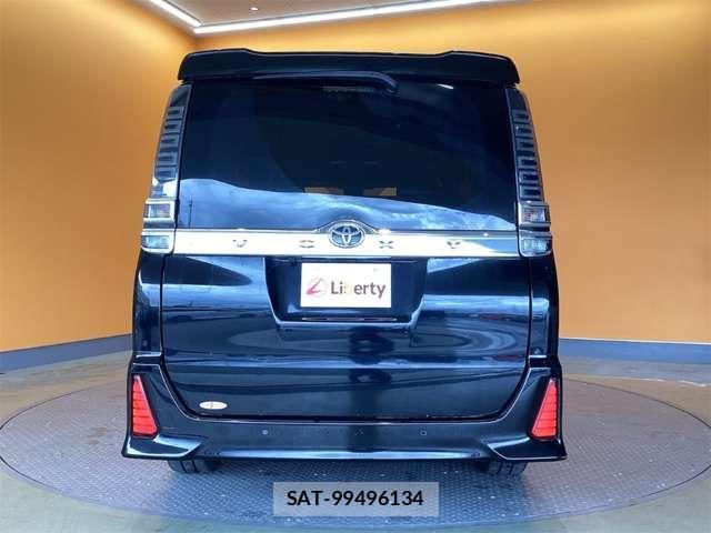 Toyota VOXY 2020-11 7458707-12