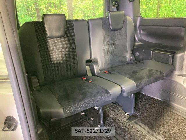 Toyota VOXY 2021-02 7458708-9