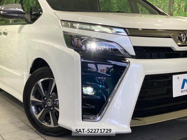 Toyota VOXY 2021-02 7458708-11