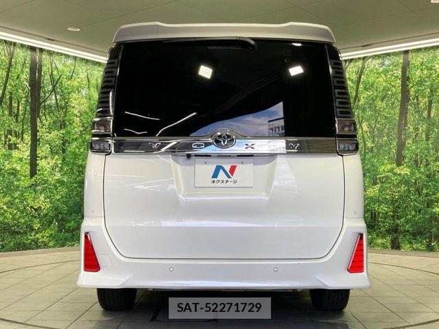 Toyota VOXY 2021-02 7458708-14