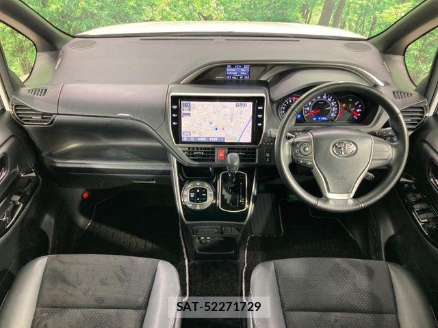 Toyota VOXY 2021-02 7458708-1
