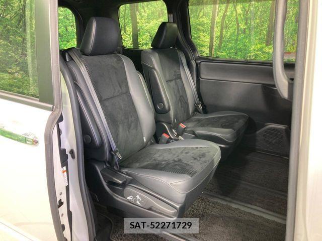 Toyota VOXY 2021-02 7458708-8