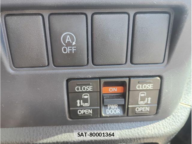Toyota VOXY 2015-07 7458743-10