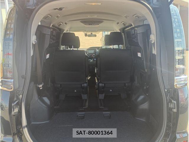 Toyota VOXY 2015-07 7458743-3