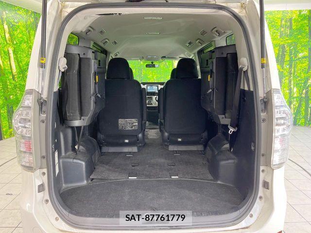 Toyota VOXY 2013-02 7458757-10