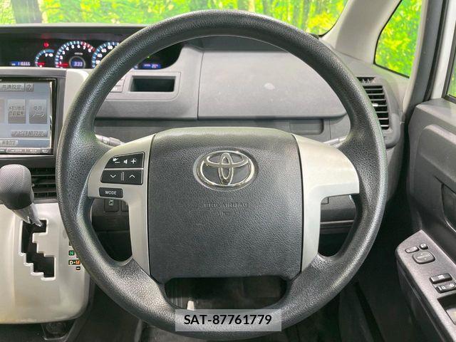 Toyota VOXY 2013-02 7458757-11