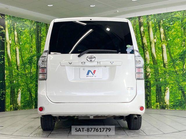 Toyota VOXY 2013-02 7458757-15