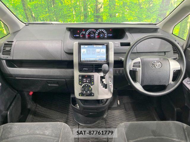 Toyota VOXY 2013-02 7458757-1