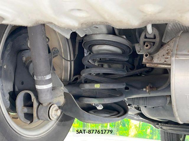 Toyota VOXY 2013-02 7458757-19