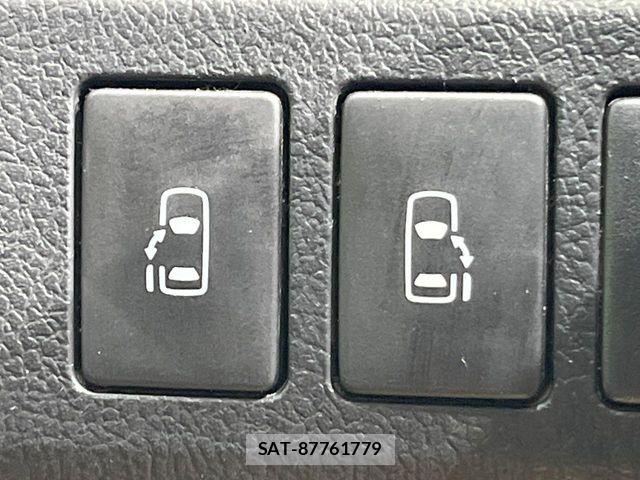 Toyota VOXY 2013-02 7458757-4