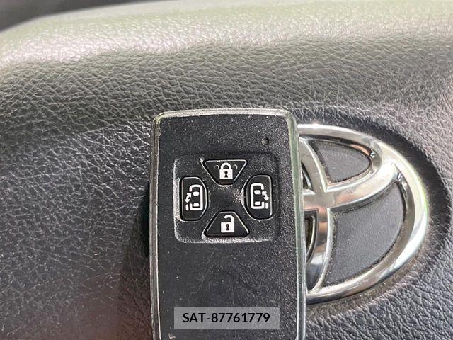 Toyota VOXY 2013-02 7458757-6