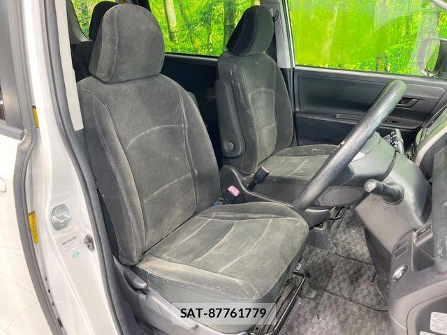Toyota VOXY 2013-02 7458757-7