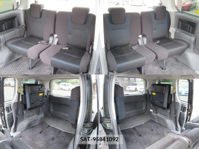 Toyota VOXY 2008-11 7458759-17