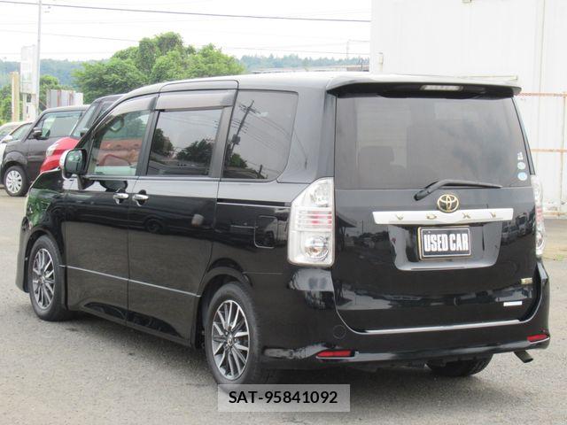 Toyota VOXY 2008-11 7458759-3